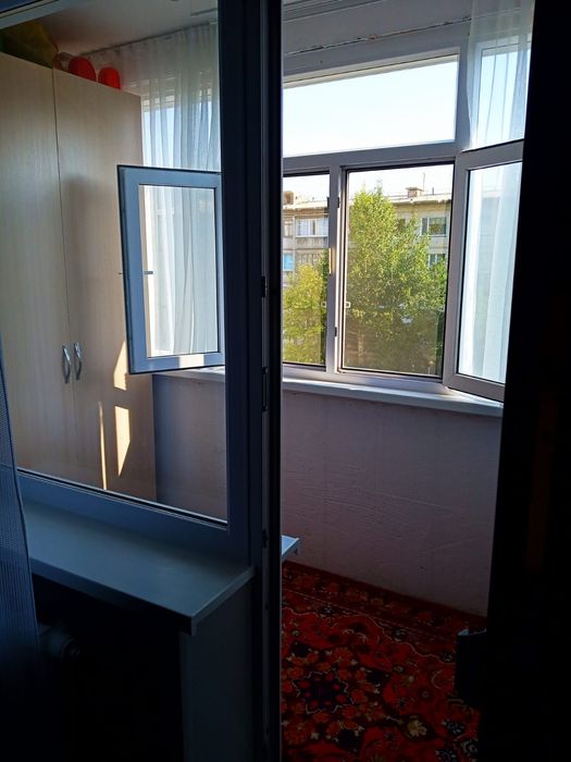 продам 4 -х комнатную квартиру