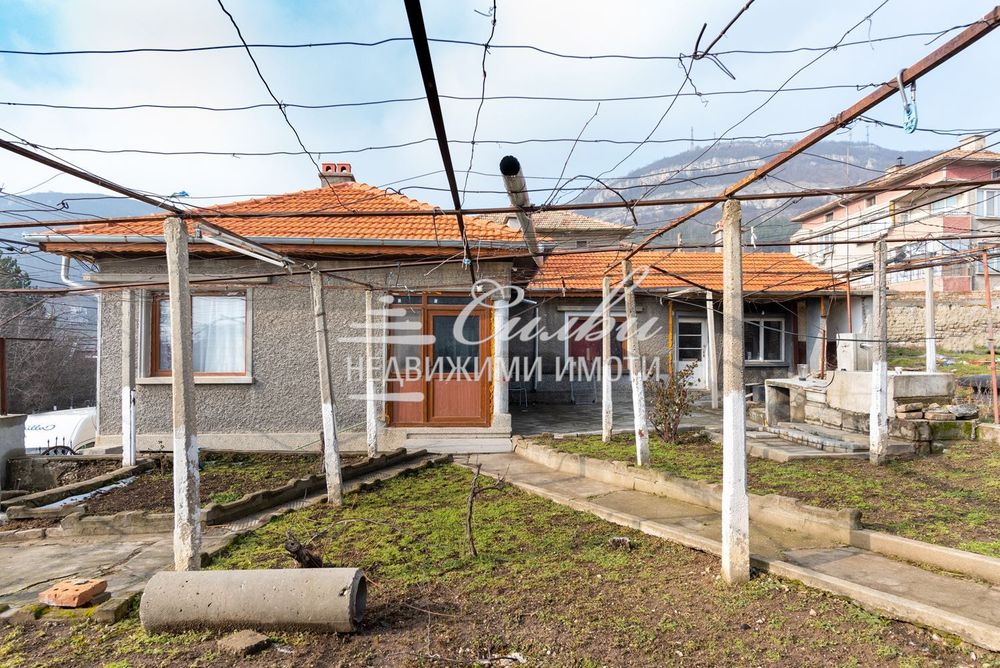 САМОСТОЯТЕЛНА едноетажна ТУХЛЕНА къща на ПЛОЧА - кв. Дивдядово!