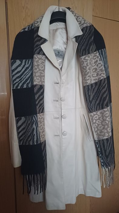 Супер  елегантно кожено манто цвят слонова  кост кос