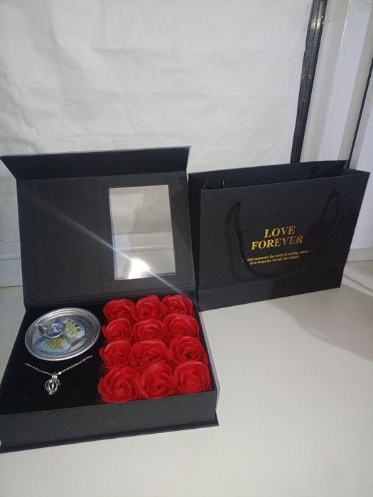 Идеальный подарок для девушки | Розы + кулон | Подарочный набор