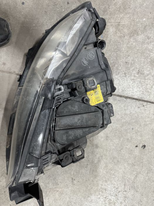 Продавам Dynamic Bixenon фар от BMW E92