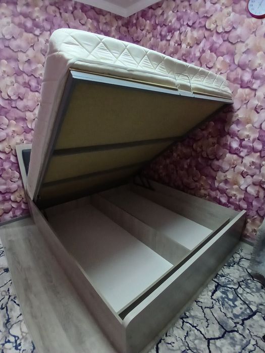 Продаётся спальный диван