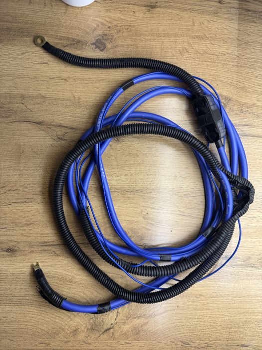Usilitel uchun kabel