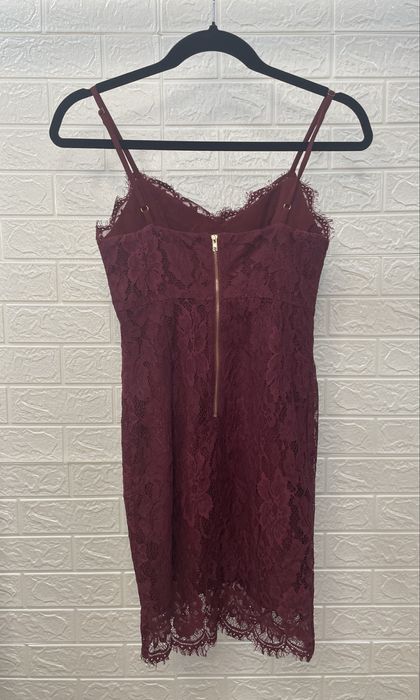 Дантелена рокля в цвят бордо – XS