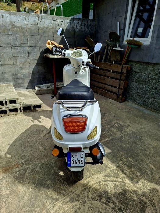 ПРОДАВАМ  -   Vespa SIENA 50
