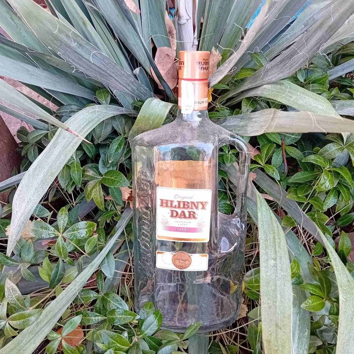 Стъклени бутилки (шишета) от уиски Johnnie Walker 1.75 л.