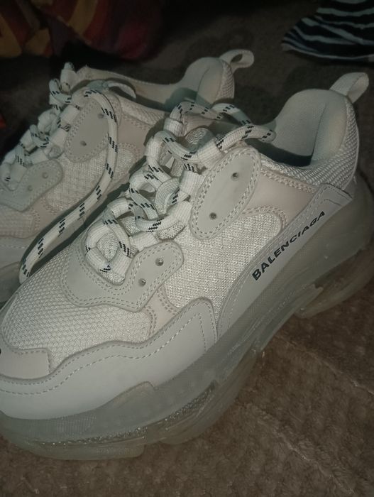 Adidași balenciaga nr 38 purtați de 3 ori.9 milioane,în București