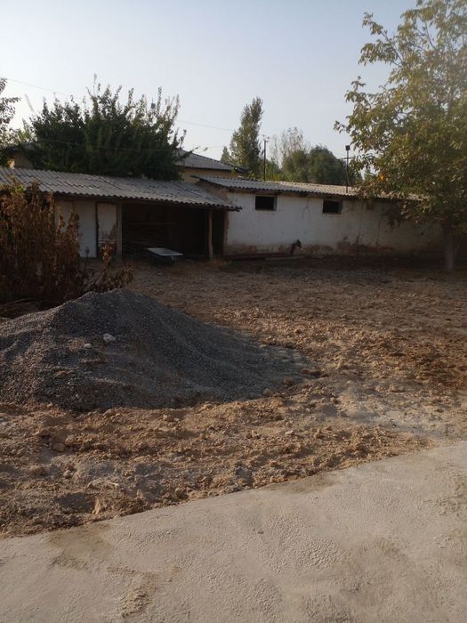 Ховли сотилади Жомбой Газирида срочно сотилади