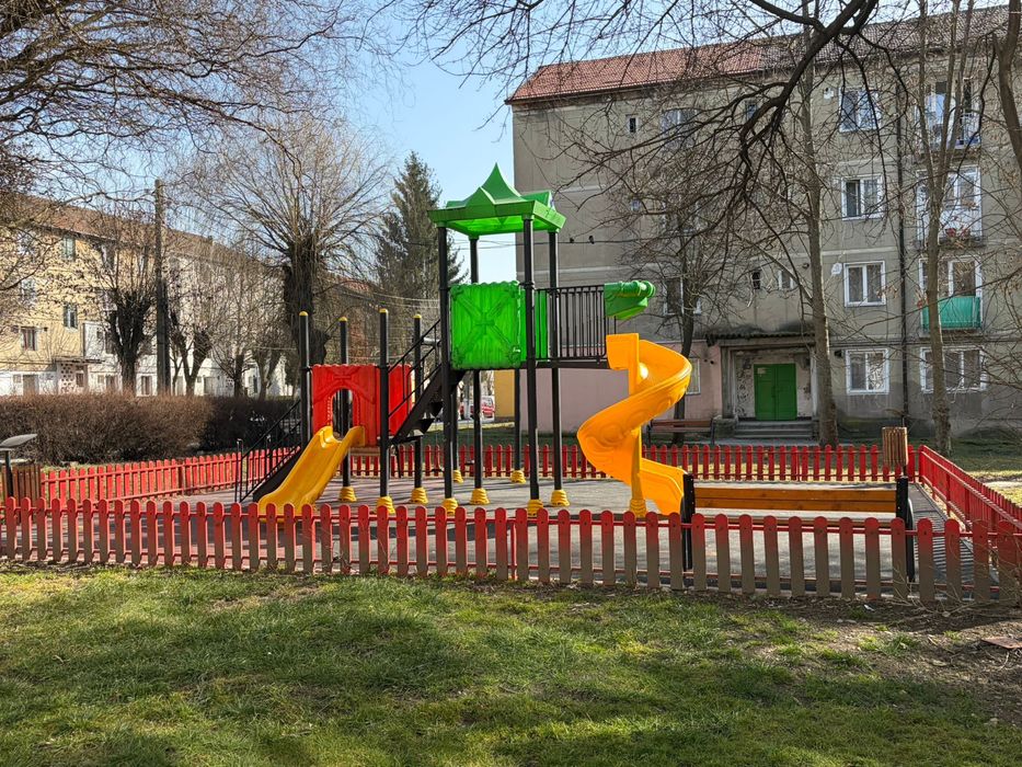 Vand sau inchiriez garsoniera zona parangu