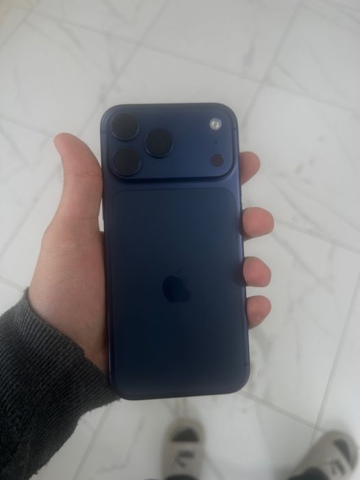 Айфон 17 про мах.