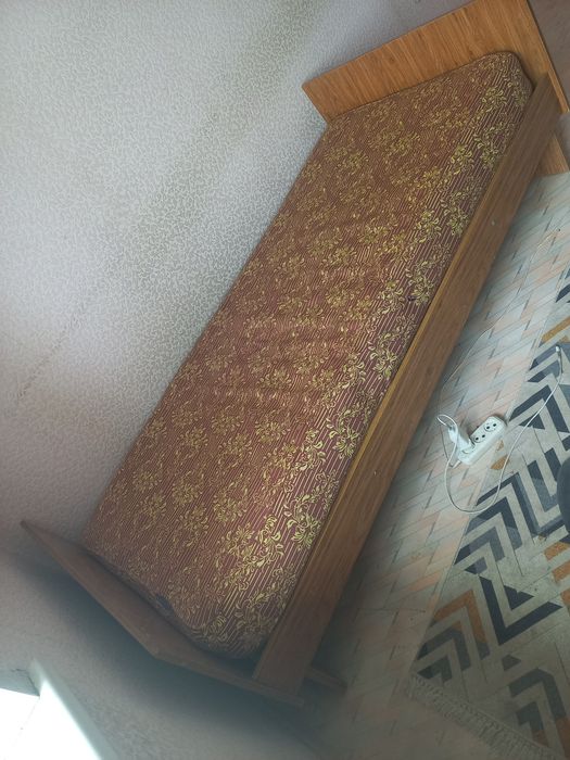Кровать, компьютерный стол