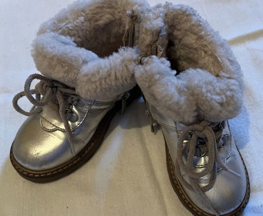 Ботинки для девочки  Zara оригинал 23р