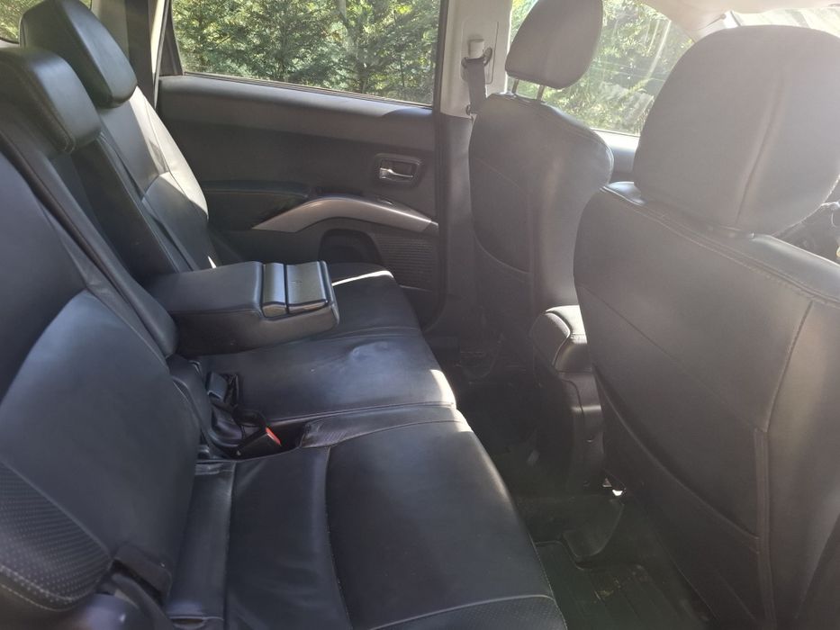 Продавам Mitsubishi Outlander