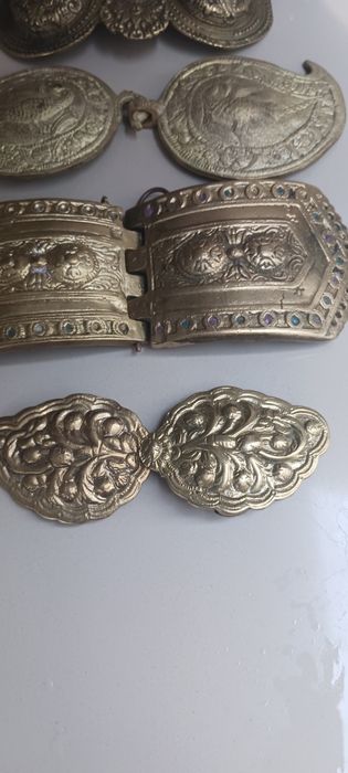 Големи бронзови пафти и бронзова мелничка