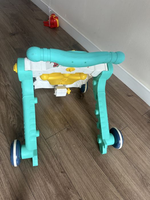 Стул для кормления и каталка ходунок