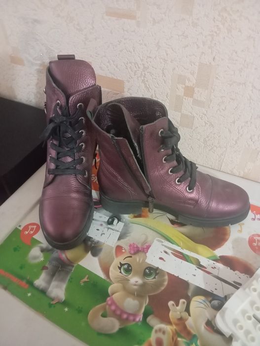 Продам сапожки для девочки