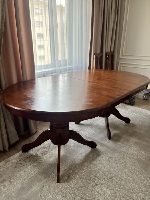 Стол для гостинной