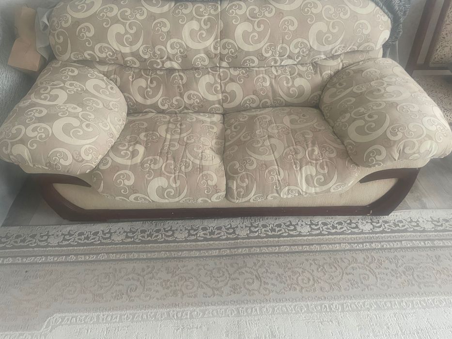 Продам два дивана и одно кресло