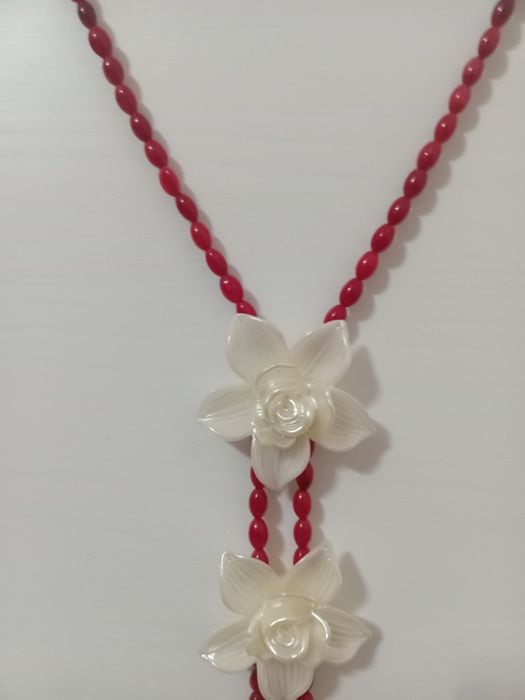 Продаю, бусы из коралла.