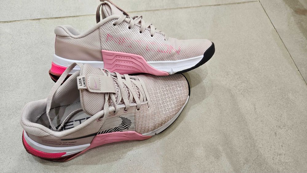 Nike Metcon 8 розови