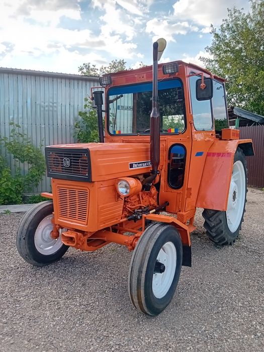 Tractor universal u445