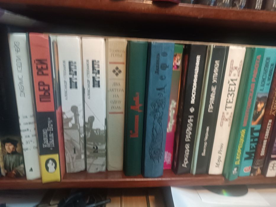 Продам  книги .Много