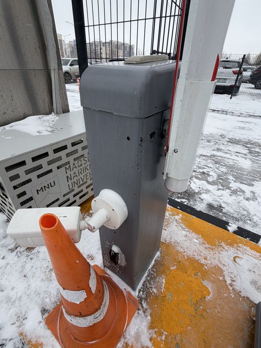 Шлагбаум DoorHan в хорошем состоянии