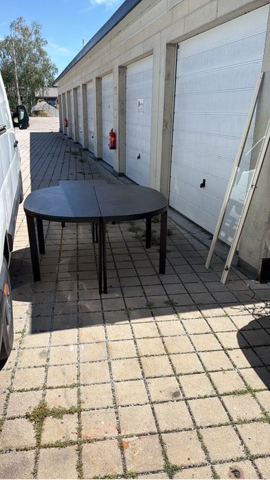 Vand Canapea Piele ,Scaune Piele . Masa cu rama metal si 3 scaune birou