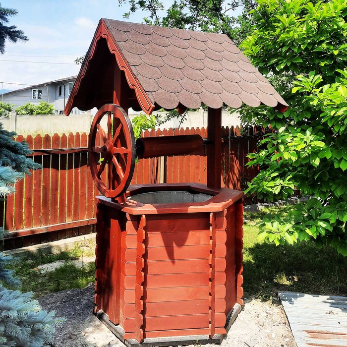 Fantana hexagonala din lemn