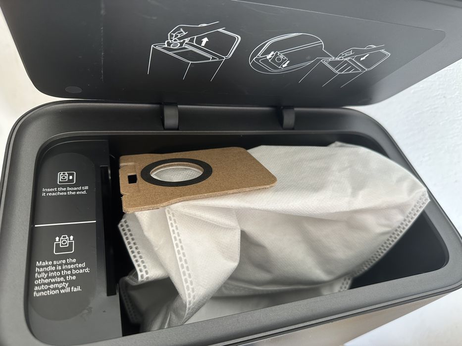 Statie de incarcare si golire Aspirator robot