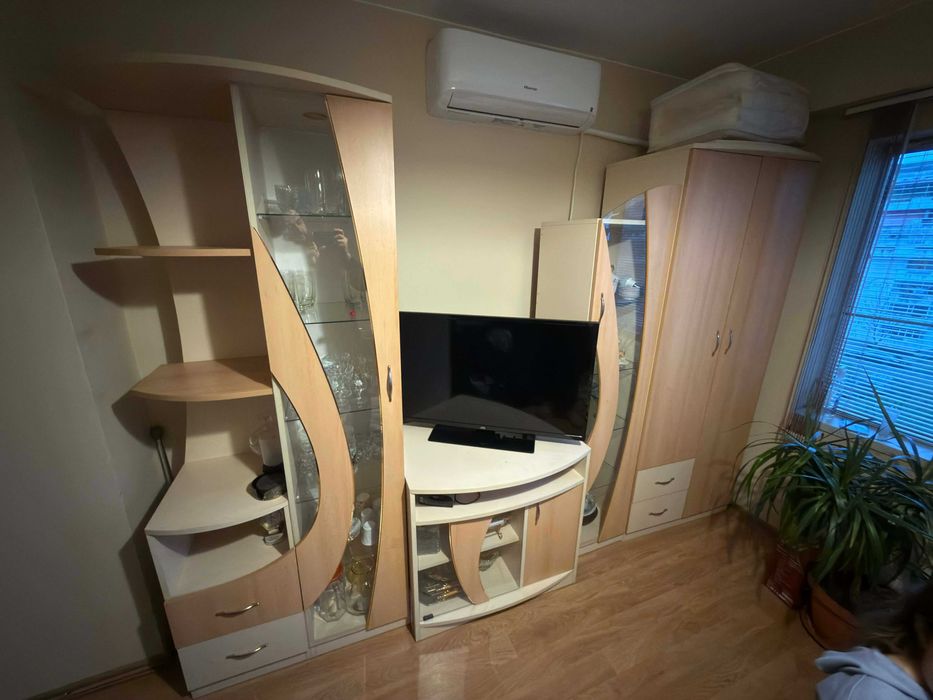 Продавам Холна Секция