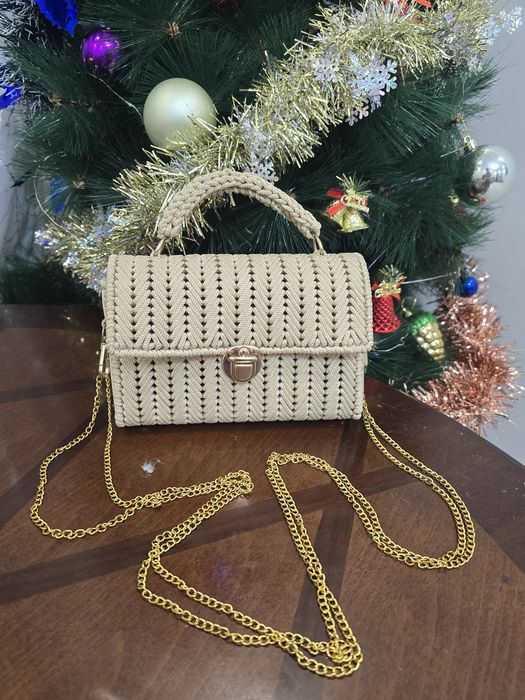 Сумочка из канвы ручной работы