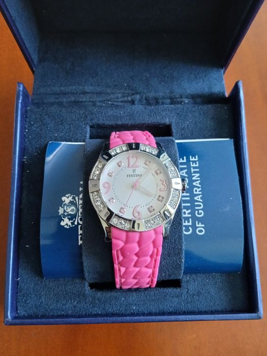 Продавам дамски часовник Festina