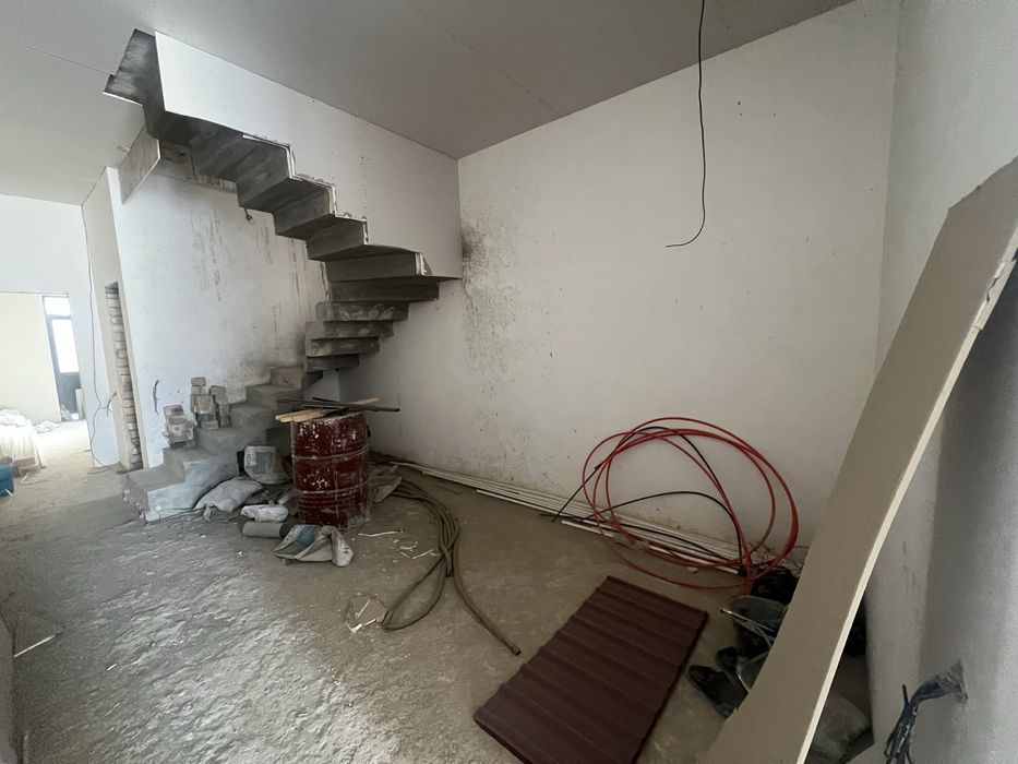 Назарбекда арзон котеж 1,5 сотих 5 та хона, мансарда