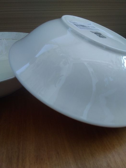 Салатник новый 23 см гл 6,5см