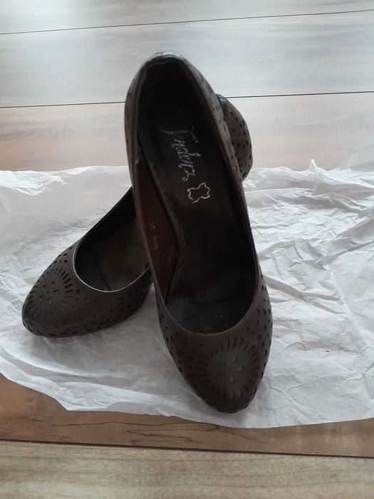 Дамски обувки в тъмнокафяв цвят, номер 36