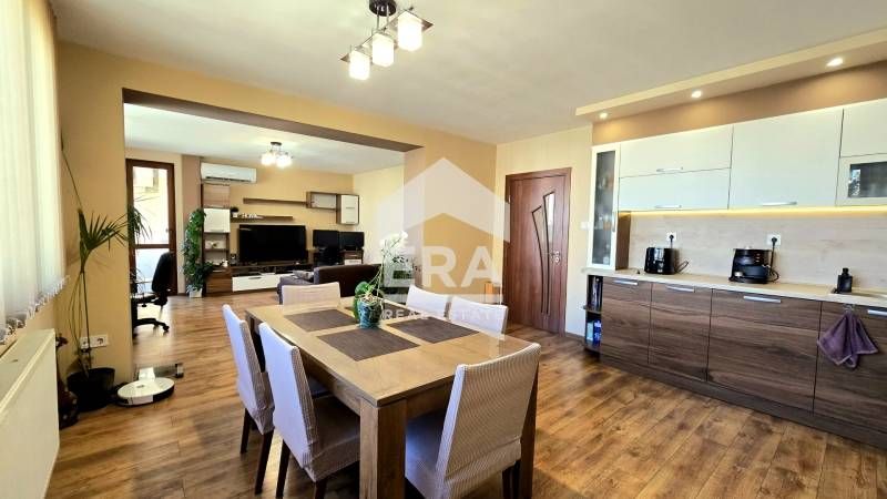 Продава се Четиристаен апартамент в Велико Търново, Център - 148 кв.м за 929 €/кв.м - Снимка #1