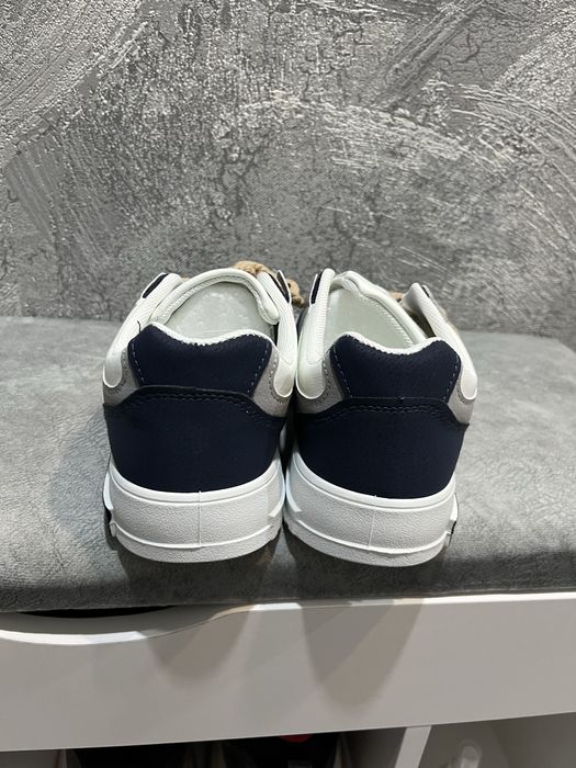 Продам кроссовки