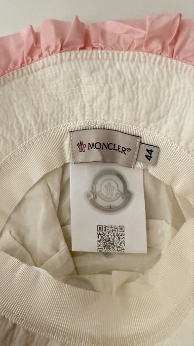 Бебешка шапка Moncler