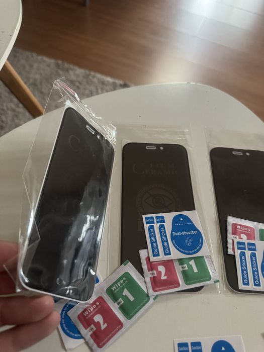 Folie sticla privacy iPhone 15 pro Matte Ceramic.