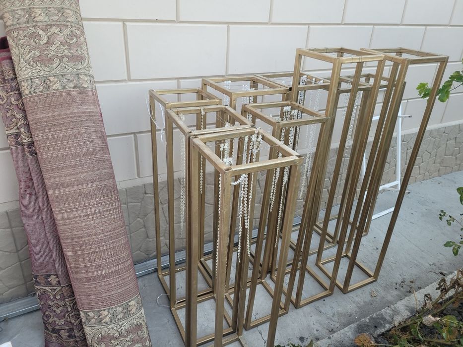 Продам Стойки Золотистый для оформления