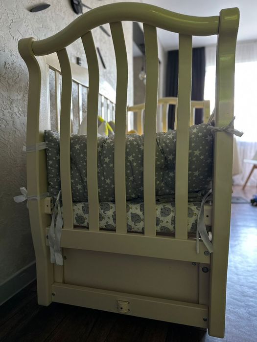 Продам детскую кроватку
