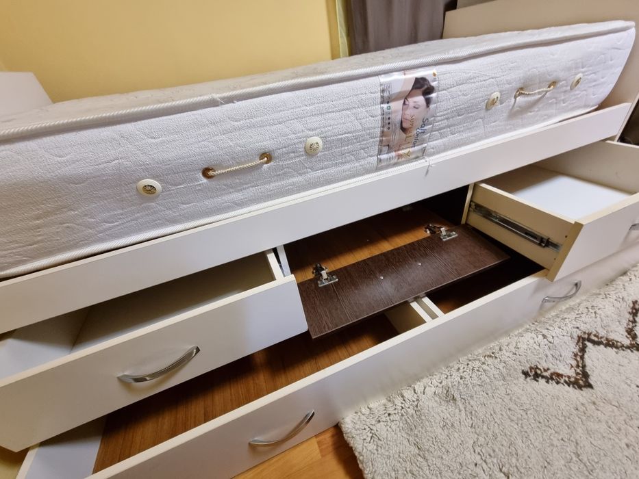 Din Italia! Pat de o singura persoana