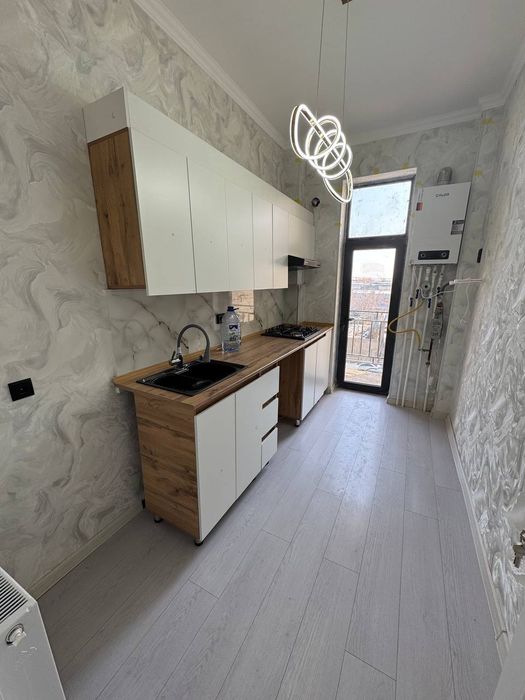 Срочно квартира сотилади янги дом ремонт янги газ бор лакатясси зур