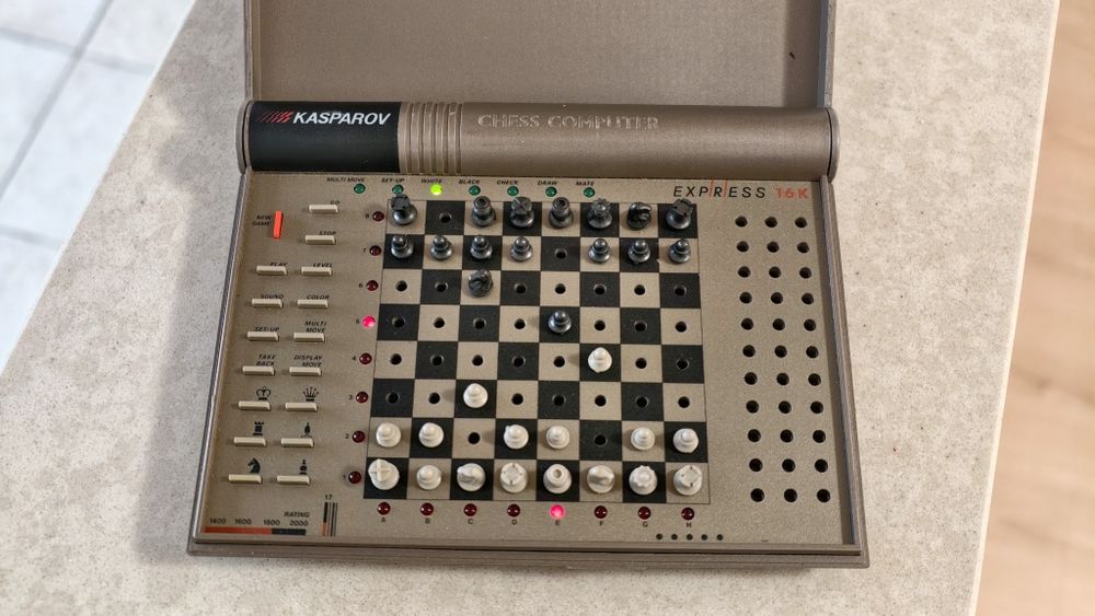 Joc de șah calculator Kasparov Express 16K