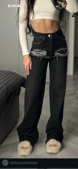 Дънки с ефектен детайл