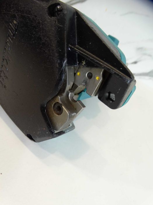 Makita DSC 102 - Акумулаторна машина за рязане на шпилки