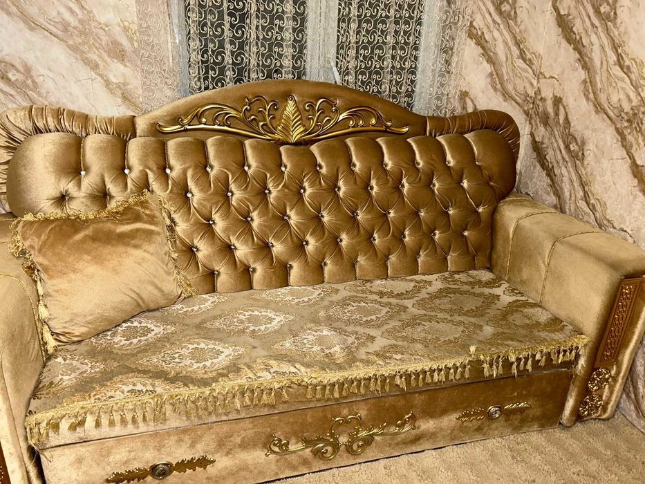 Холен диван с маса