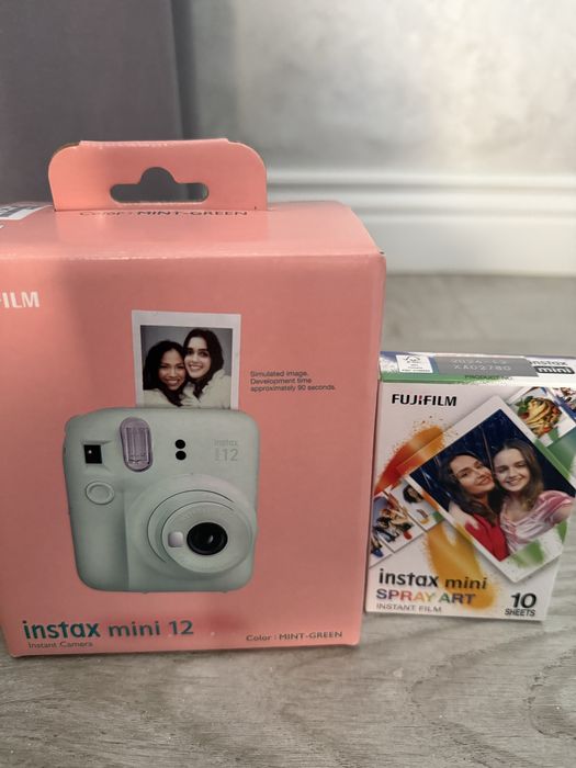 Camera instant Fujifilm Instax Mini 12 sigilată + film inclus | Nouă, cadou
