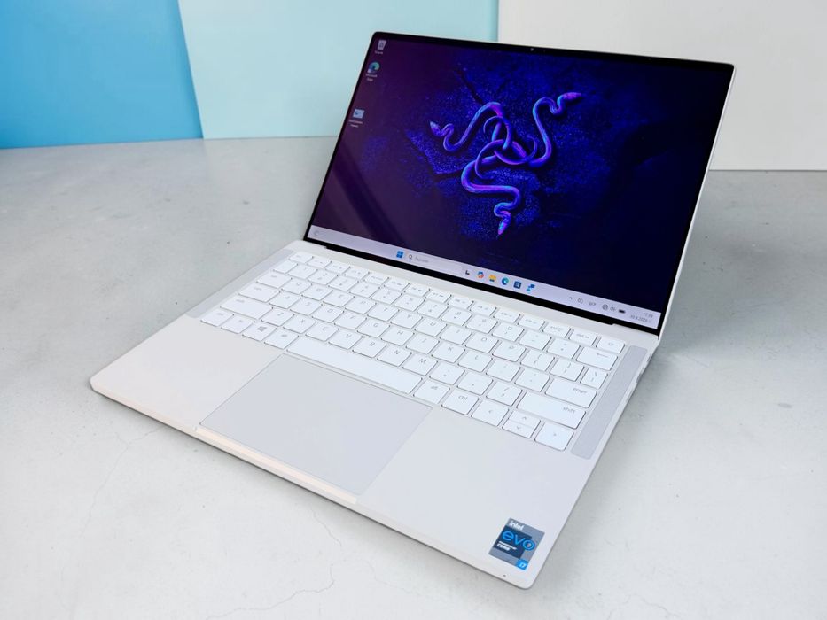 Razer Book 13 QUXGA Wide Touch i7-1165G7 16GB 512GB SSD Отличен! Гаранция!